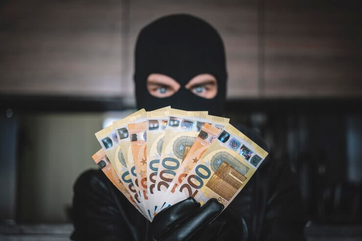 How to Identify Financial Scams